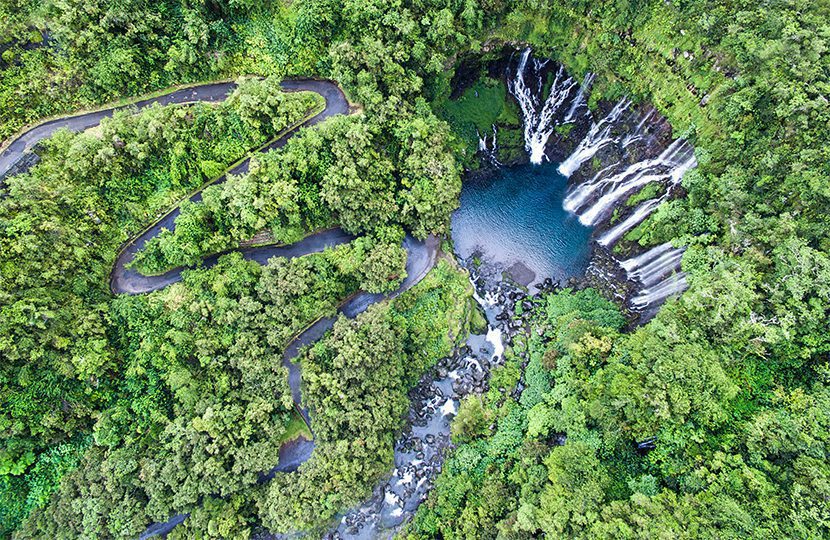 Lush green basins and cascading waterfalls of Réunion by IRT dronecopters | World Travel Magazine Lush green basins and cascading waterfalls of Réunion by IRT dronecopters