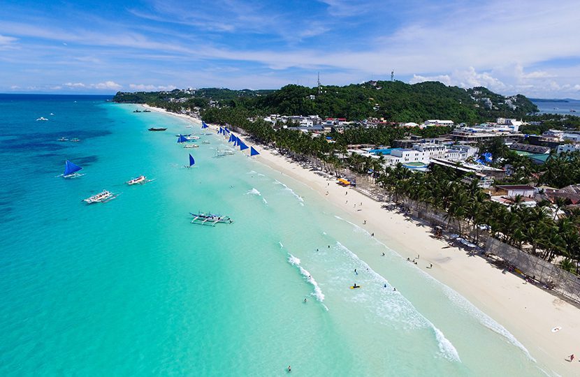Paraw sailing at the white beach of Boracay by smallhorse | World Travel Magazine Paraw sailing at the white beach of Boracay by smallhorse