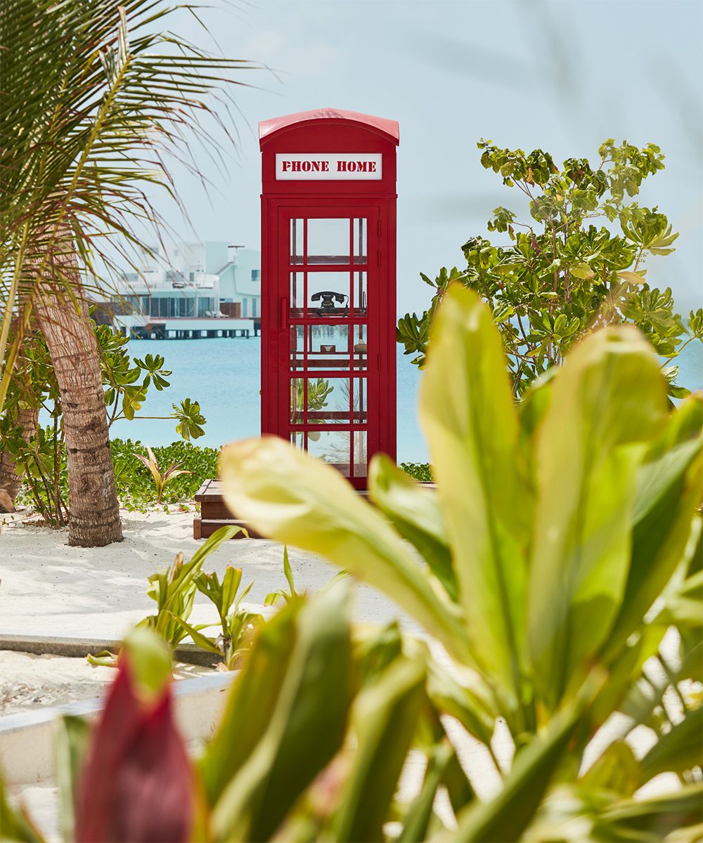 Lux North Male Atoll - Ring a phone, but this is not the time to come home | World Travel Magazine Lux North Male Atoll - Ring a phone, but this is not the time to come home