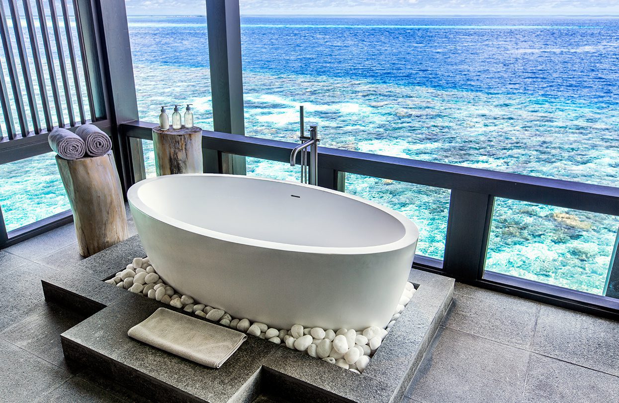 Yes to pleasurable baths with views of the ocean, Kudadoo | World Travel Magazine Yes to pleasurable baths with views of the ocean, Kudadoo