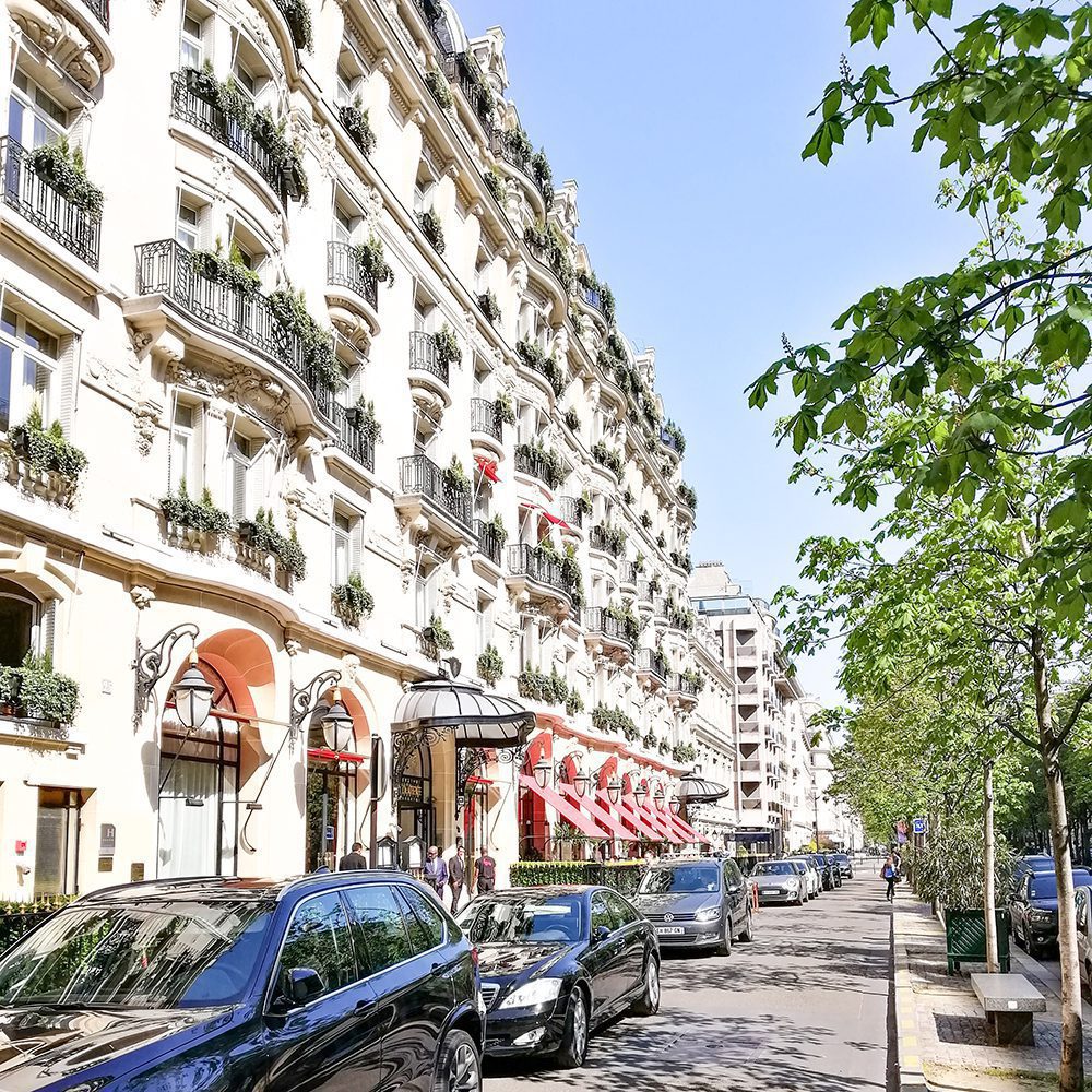 Plaza Athénée Façade | World Travel Magazine Plaza Athénée Façade