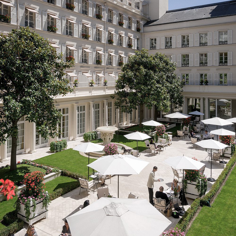 Le Jardin Français is a rare jewel in the heart of Paris – a place where guests can drink and dine amidst fresh greenery and fragrant roses | World Travel Magazine Le Jardin Français is a rare jewel in the heart of Paris – a place where guests can drink and dine amidst fresh greenery and fragrant roses