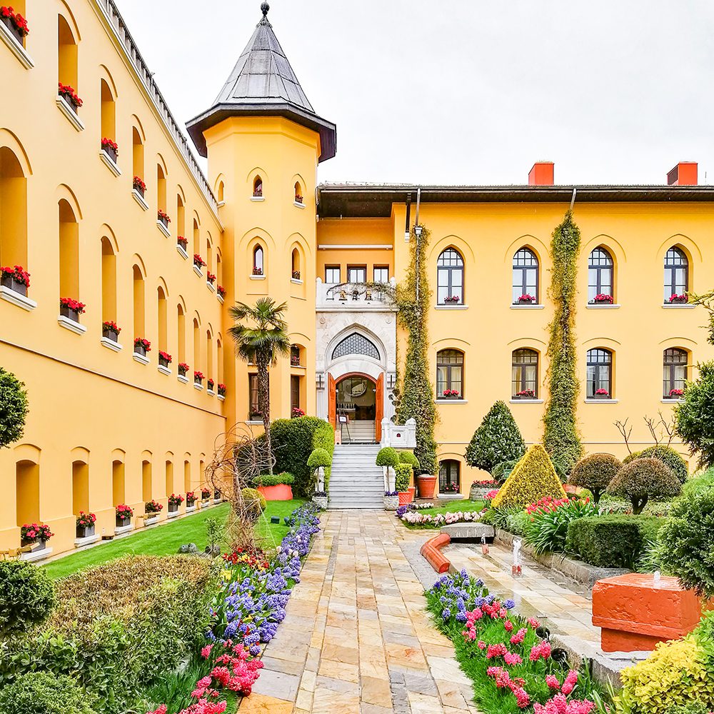 Four Seasons Sultanahmet’s fragrant courtyard garden | World Travel Magazine Four Seasons Sultanahmet’s fragrant courtyard garden