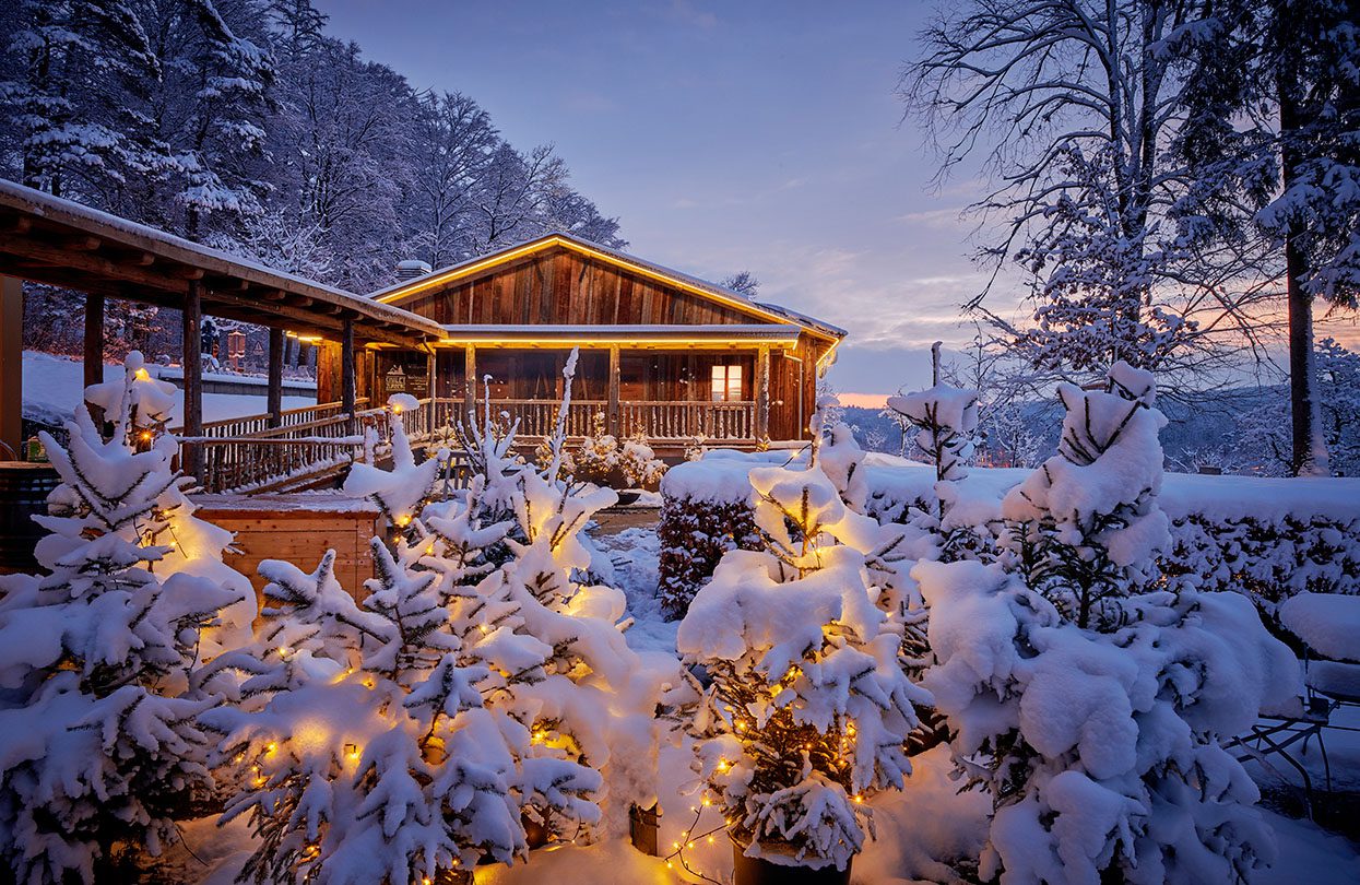 A beautiful fondue chalet in the forest, image by Chalet Zürichberg | World Travel Magazine A beautiful fondue chalet in the forest, image by Chalet Zürichberg