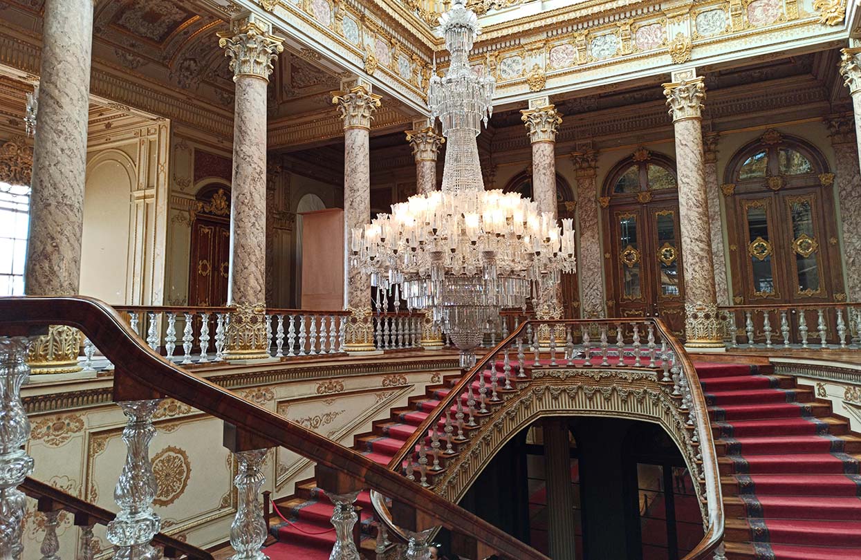 Inside Dolmabahce Palace, image by Youcef laib, Shutterstock | World Travel Magazine Inside Dolmabahce Palace, image by Youcef laib, Shutterstock