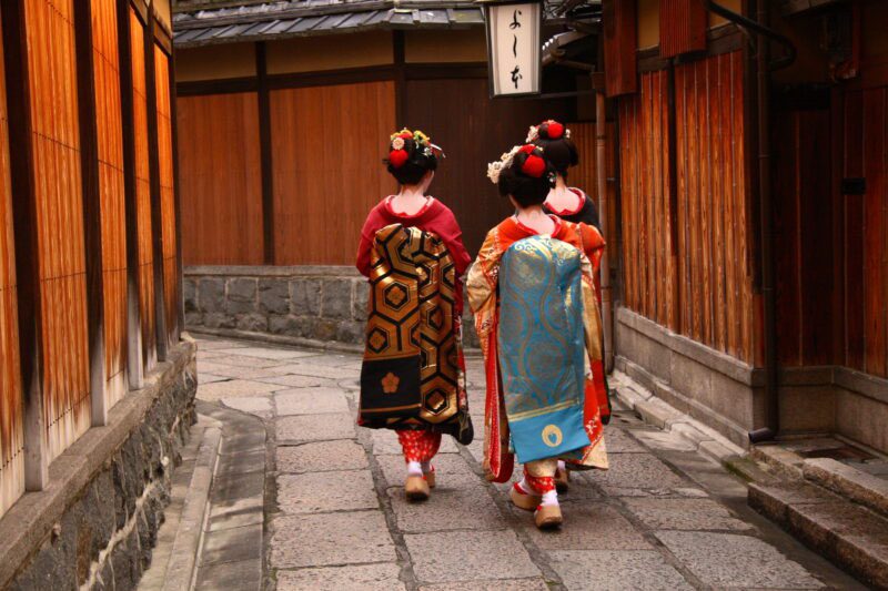 Street of Gion, Image by Sergii Rudiuk, Shutterstock | World Travel Magazine Street of Gion, Image by Sergii Rudiuk, Shutterstock