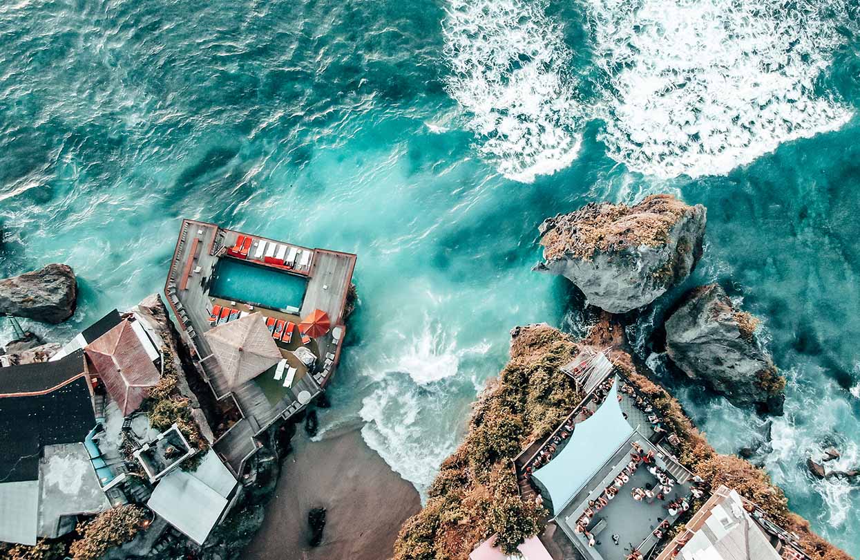 Single Fin Uluwatu, image by Andrei Kovanovskii, Shutterstock | World Travel Magazine Single Fin Uluwatu, image by Andrei Kovanovskii, Shutterstock