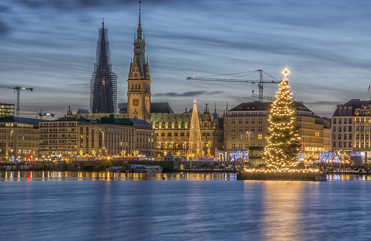 Christmas time in Hamburg harbour, image by Gerckens Photo Hamburg, Shutterstock | World Travel Magazine Christmas time in Hamburg harbour, image by Gerckens Photo Hamburg, Shutterstock